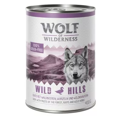 Hrană umedă pentru câini Wolf of Wilderness la conservă - conservă albă cu text gri și mov pe mijlocul căreia se află un lup și fundal cu natură